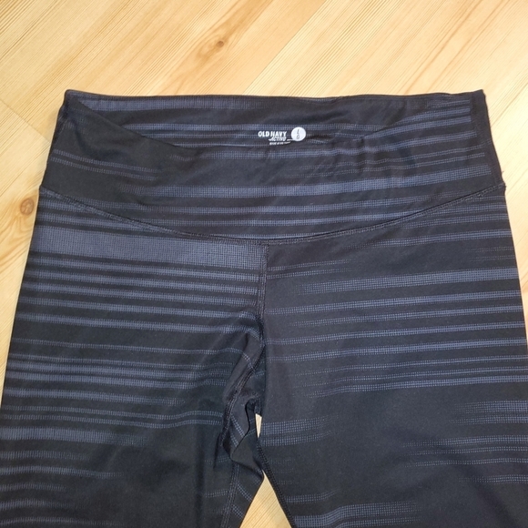 Old Navy Active Women's Stripped Leggings - Picture 3 of 5